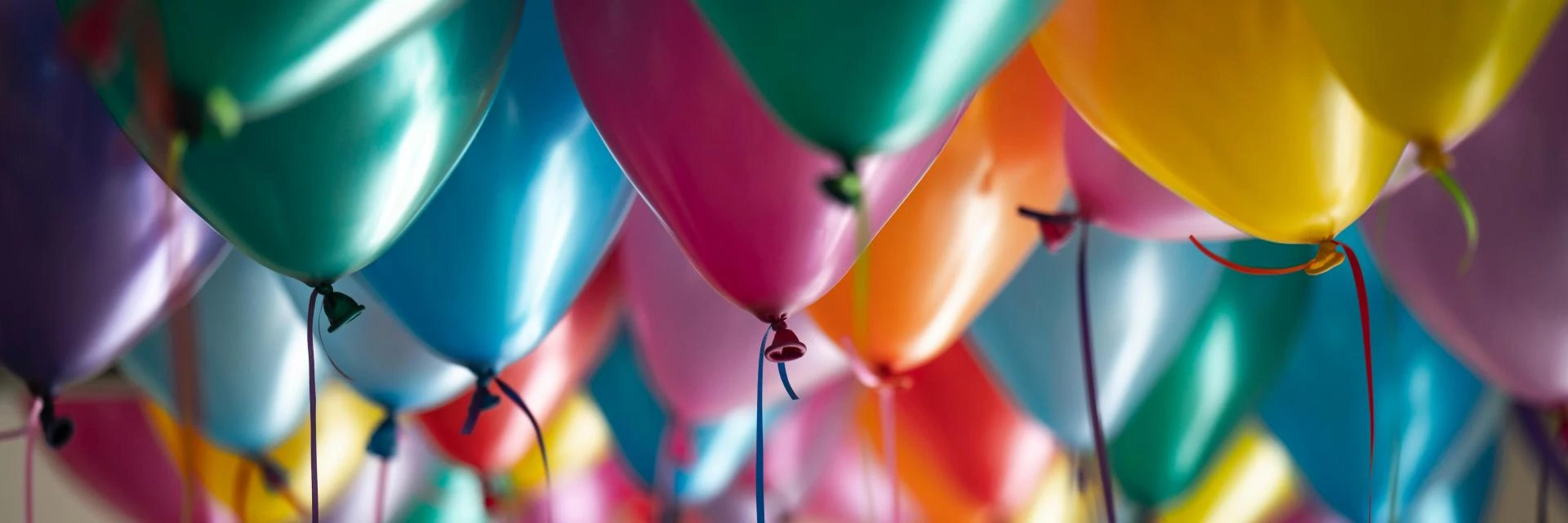 חוגגים יום הולדת עם עולם הכדורגל תחנות מאתגרות, משחקי ראש בראש, פרסים לילדי יום ההולדת ולמשתתפים, טקס עוגה חגיגי ומוזיקה מהנה ומקפיצה